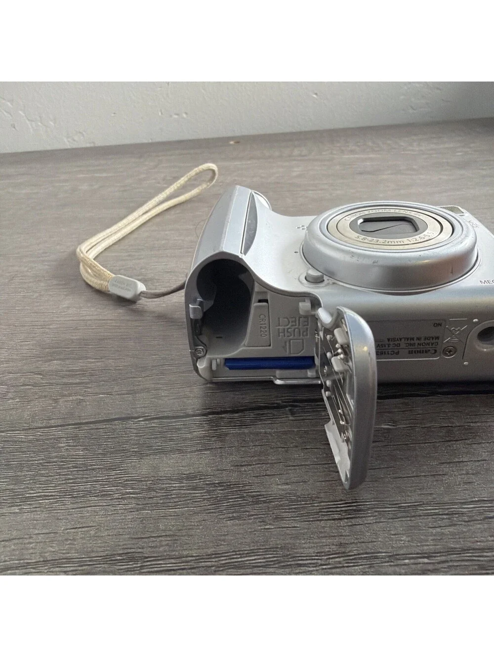 Canon PowerShot A540 6MP Compact Digital Camera silver.  2 GB SD Tested READ
